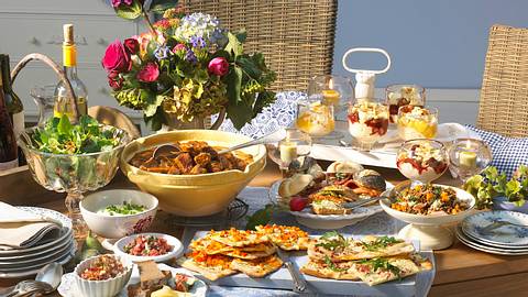 Bauernbrot mit zwei verschiedenen Aufstrichen und Käse Rezept - Foto: Först, Thomas