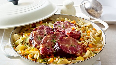 Bauerneintopf aus dem Ofen Rezept - Foto: House of Food / Bauer Food Experts KG