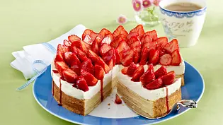 Baumkuchen-Torte mit Erdbeeren Rezept - Foto: LECKER @ Bauer Media Group