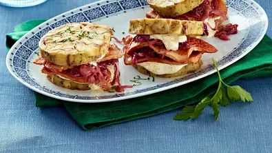 Bayerische Brezenknödel mit Leberkäse Rezept - Foto: LECKER @ Bauer Media Group