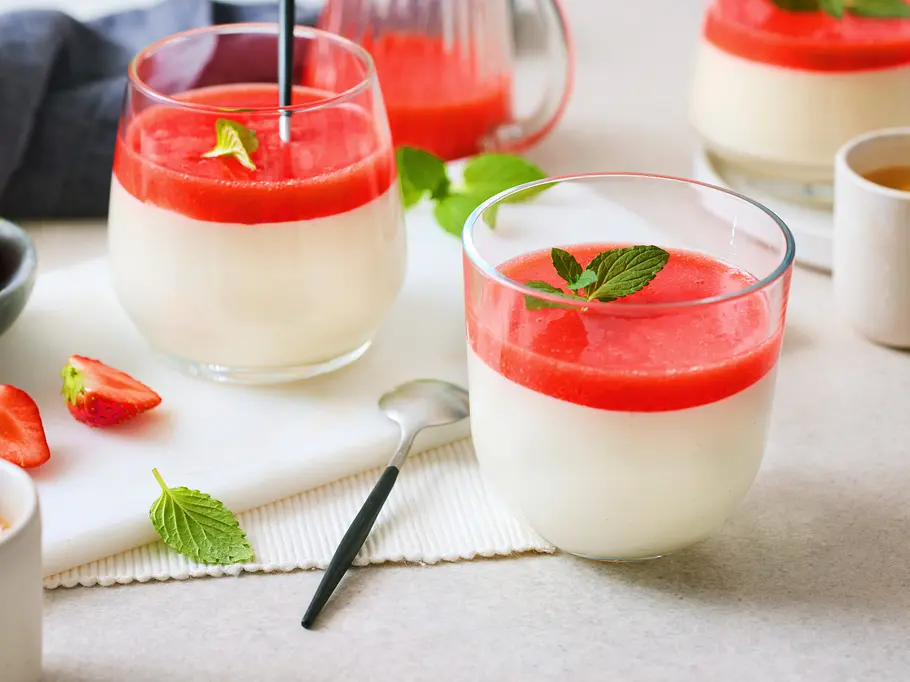 Bayerische Creme Rezept Bayerische Creme mit Erdbeersoße