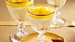 Bayerische Creme mit Mango Rezept - Foto: LECKER @ Bauer Media Group Bayerische Creme mit Mango Rezept - Foto: LECKER @ Bauer Media Group