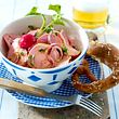Bayerischer Wurstsalat mit Brezel Rezept - Foto: House of Food / Bauer Food Experts KG