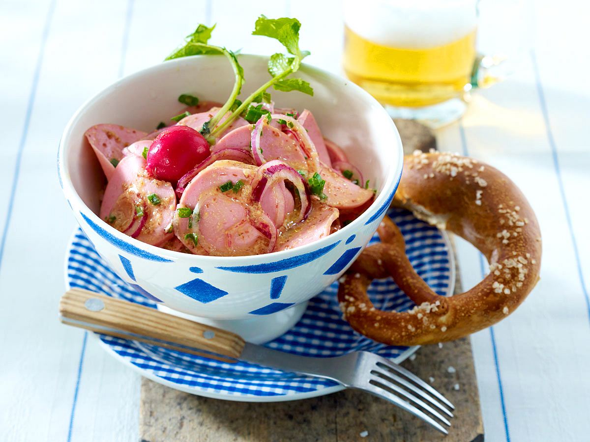 Bayerischer Wurstsalat mit Brezel Rezept