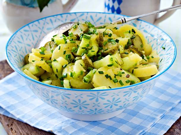 Bayrischer Kartoffelsalat mit Essig und Öl Rezept | LECKER