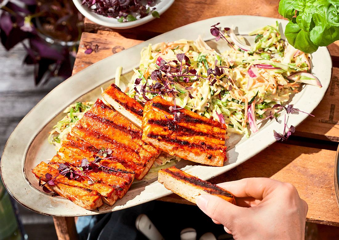 BBQTofuRibs auf ColeSlaw Rezept LECKER