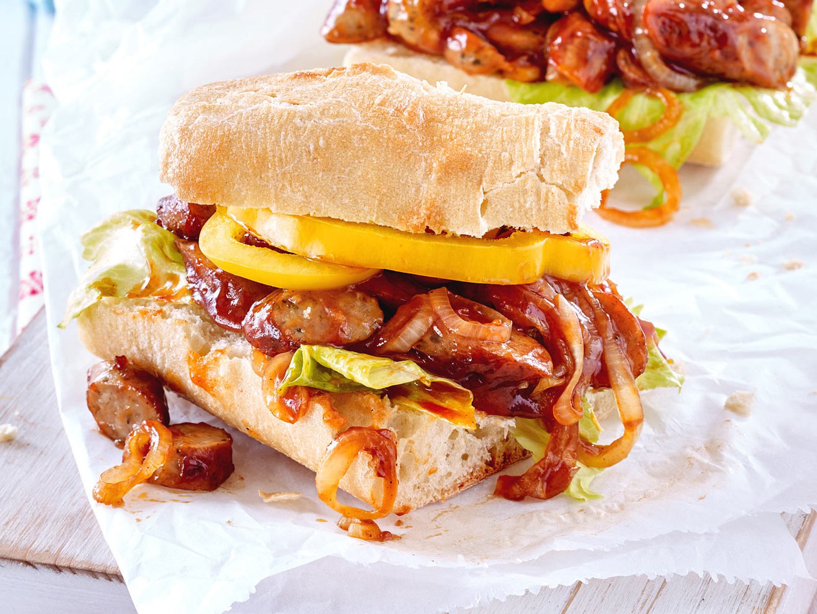 BBQ-Würstchen-Sandwich Rezept | LECKER