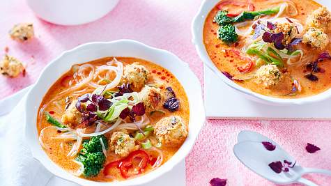 Beam-me-up“-Curry-Nudelsuppe Rezept - Foto: House of Food / Bauer Food Experts KG