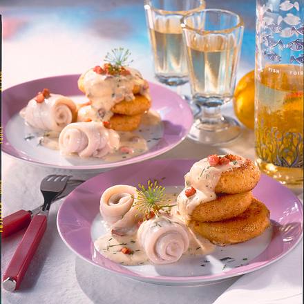 Bechamel-Kartoffelplätzchen mit Schollenröllchen Rezept Bechamel-Kartoffelplätzchen mit Schollenröllchen Rezept