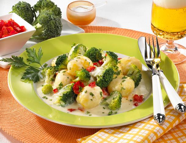 Béchamelkartoffeln mit Broccoli und Paprika-Concassé Rezept Béchamelkartoffeln mit Broccoli und Paprika-Concassé Rezept