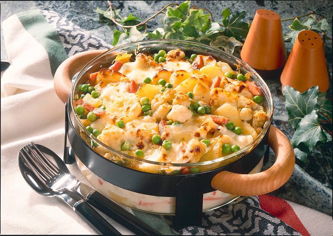 Béchamelkartoffeln mit Wurst und Gemüse Rezept | LECKER