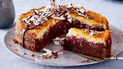 Becher-Schokokuchen mit Kokoshaube Rezept - Foto: LECKER @ Bauer Media Group