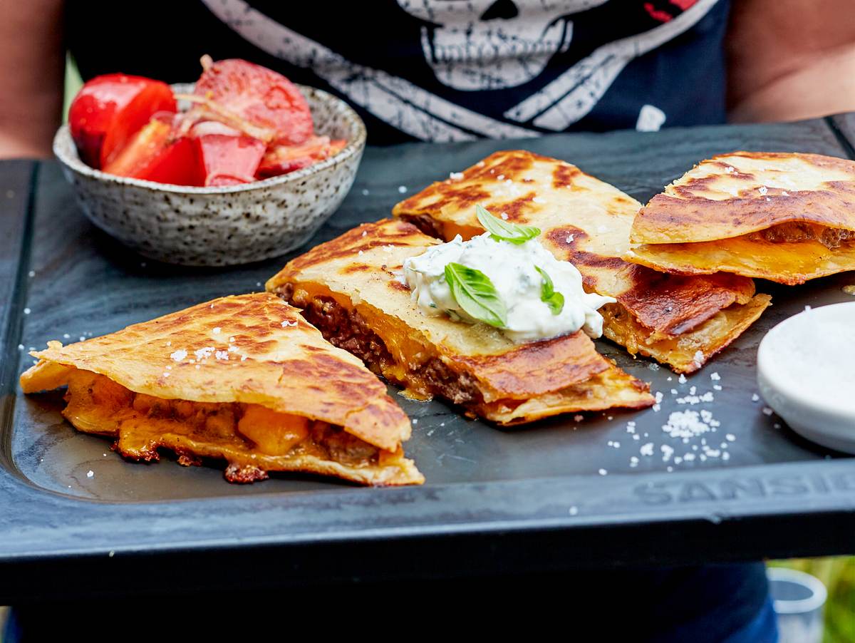 Beef-Quesadillas mit Tomatensalat Rezept