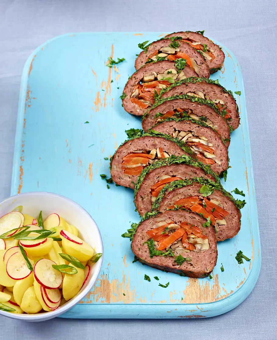 Beefsteak-Hackbraten mit Champignons, Karotten und Kräuter Rezept Beefsteak-Hackbraten mit Champignons, Karotten und Kräuter Rezept