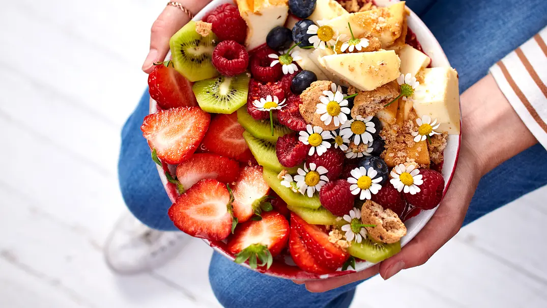 Beeren-Cheesecake-Bowl Rezept - Foto: LECKER @ Bauer Media Group