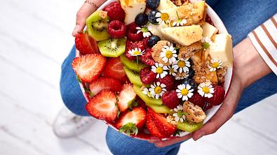 Beeren-Cheesecake-Bowl Rezept - Foto: LECKER @ Bauer Media Group
