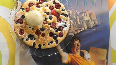 BEEREN-CRÊPES MIT VANILLLEEIS Rezept - Foto: Pretscher, Tillmann