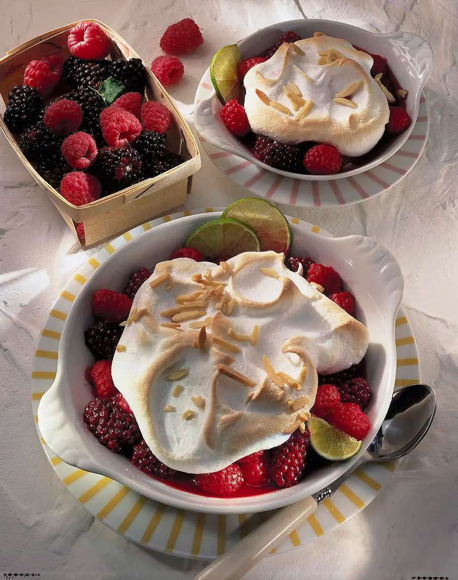 Beeren-Gratin mit Baiser Rezept Beeren-Gratin mit Baiser Rezept