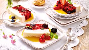 Beeren-Joghurt-Terrine Rezept - Foto: House of Food / Bauer Food Experts KG