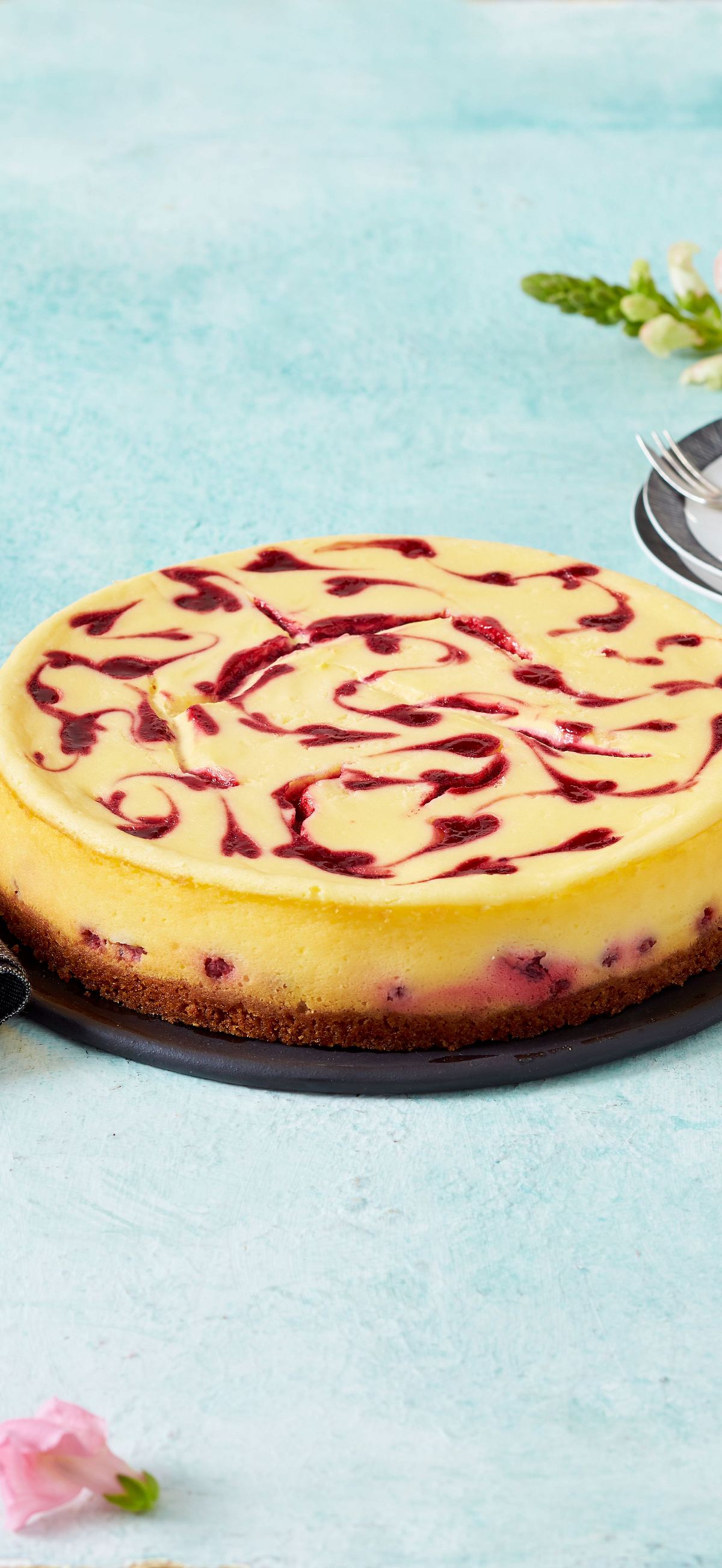 Beeren-Käsekuchen mit Zwieback-Boden Rezept