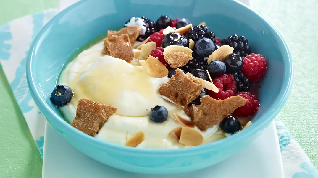 Beeren-Knusper-Quark Rezept - Foto: LECKER @ Bauer Media Group Beeren-Knusper-Quark Rezept - Foto: LECKER @ Bauer Media Group