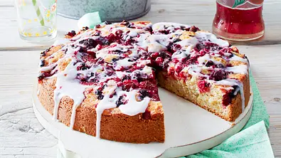 Beeren-Limo-Kuchen Rezept - Foto: LECKER @ Bauer Media Group