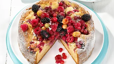 Beeren-Marzipan-Kuchen Rezept - Foto: LECKER @ Bauer Media Group