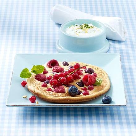 Beeren-Omelett mit Zitronen-Minz-Mascarpone Rezept Beeren-Omelett mit Zitronen-Minz-Mascarpone Rezept