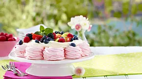 Beeren Pavlova Rezept - Foto: LECKER @ Bauer Media Group Beeren Pavlova Rezept - Foto: LECKER @ Bauer Media Group