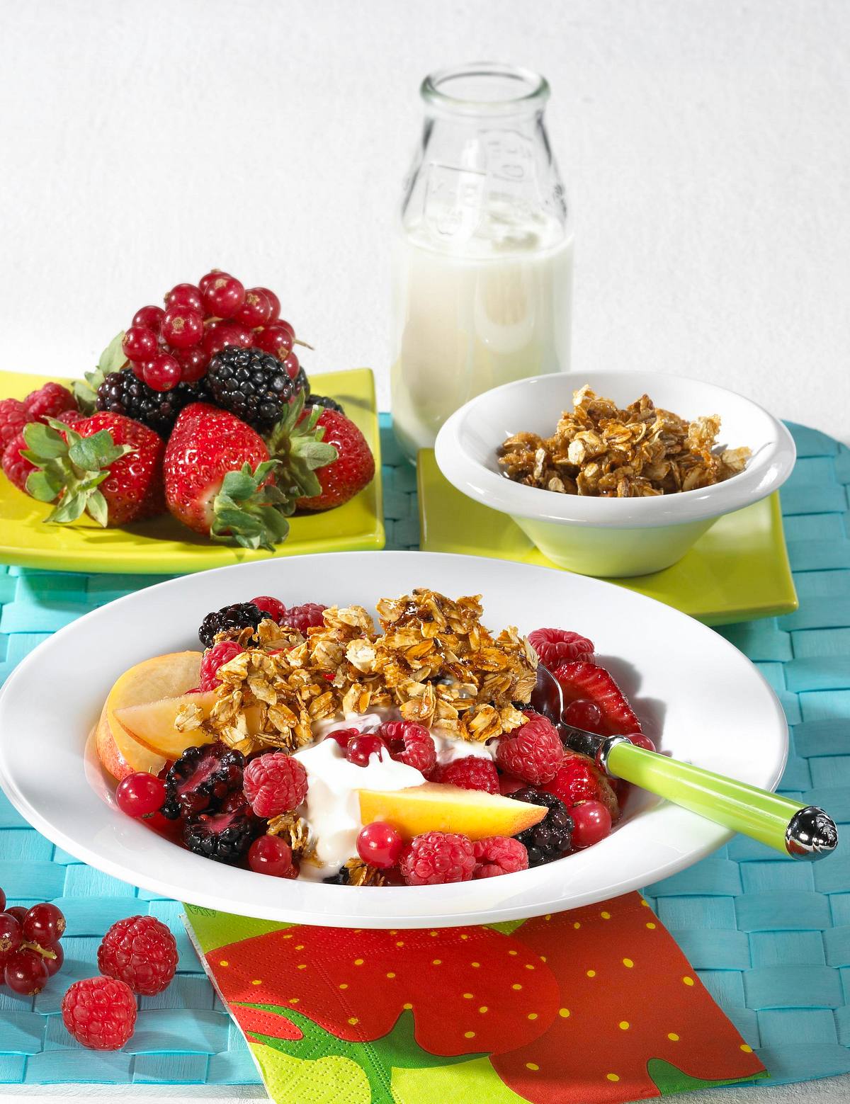 Beeren-Salat mit Haferflocken-Crunch Rezept