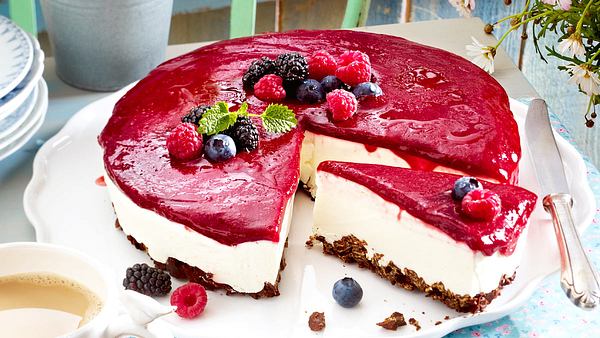 Beeren-Schmand-Torte mit Knusperboden Rezept - Foto: House of Food / Bauer Food Experts KG