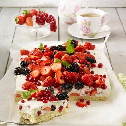 Beeren-Schmandcreme auf Quarkölteig Rezept