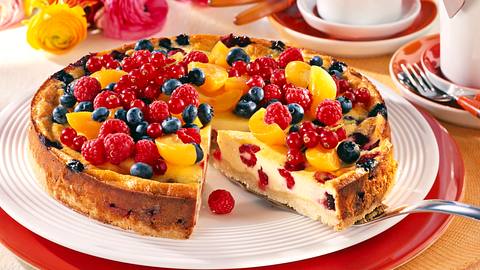 Beeren-Schmandtorte Rezept - Foto: Maass