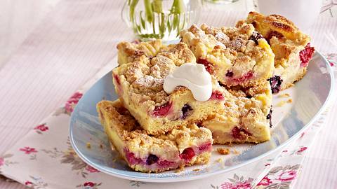 Beeren-Streuselkuchen Rezept - Foto: House of Food / Bauer Food Experts KG