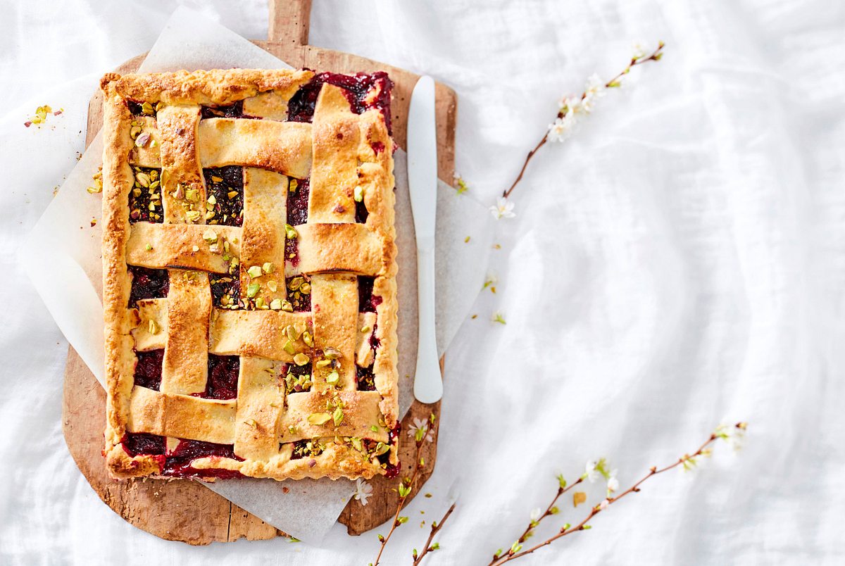 Beeren-Tarte mit Pistazien-Topping Rezept