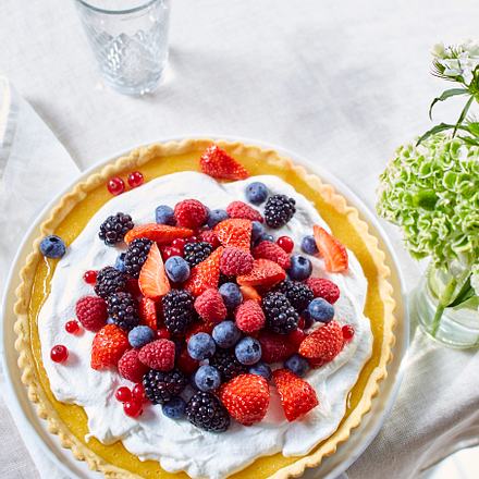 Beeren-Zitronen-Tarte mit Minzzucker Rezept