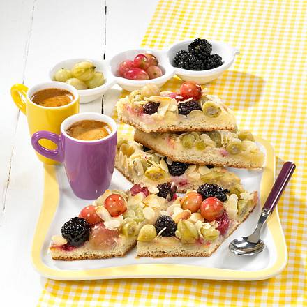 Beerenblechkuchen mit Mandeln Rezept Beerenblechkuchen mit Mandeln Rezept