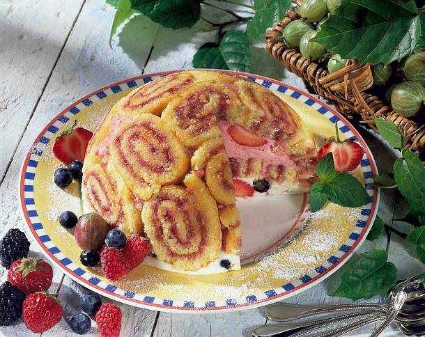 Beerencharlotte mit zwei Füllungen Rezept Beerencharlotte mit zwei Füllungen Rezept