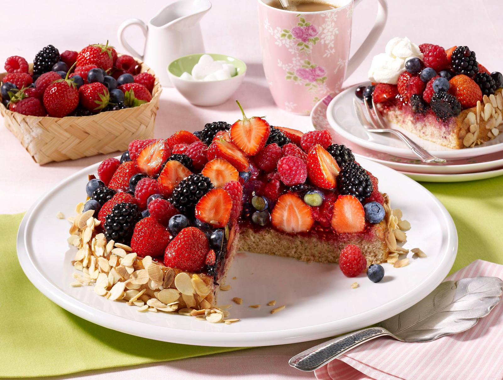 Beerentorte Rezept | LECKER