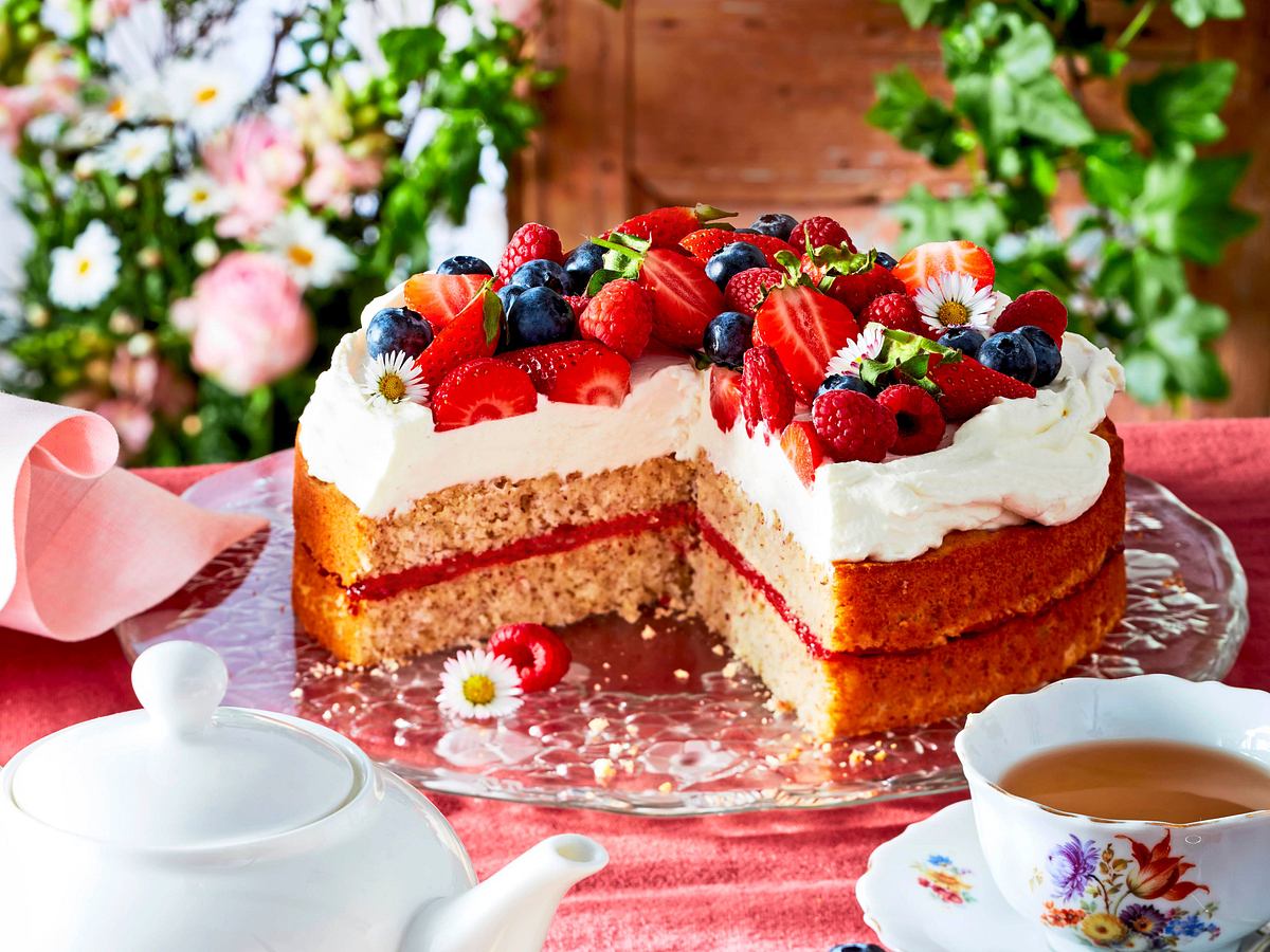 Beerentorte mit Joghurt-Sahne Rezept