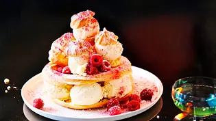 Beerige Eis-Bombe Rezept - Foto: LECKER @ Bauer Media Group Beerige Eis-Bombe Rezept - Foto: LECKER @ Bauer Media Group