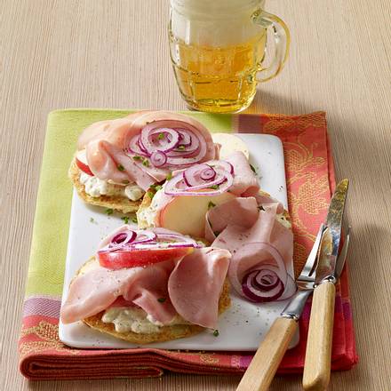 Belegte Puffer-Taler mit Apfel und Pute Rezept Belegte Puffer-Taler mit Apfel und Pute Rezept