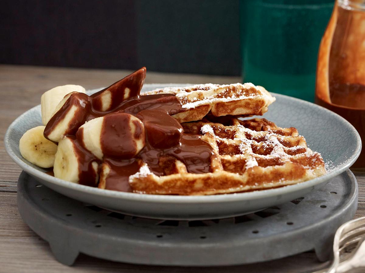 Belgische Waffeln mit Banane und Schokolade Rezept