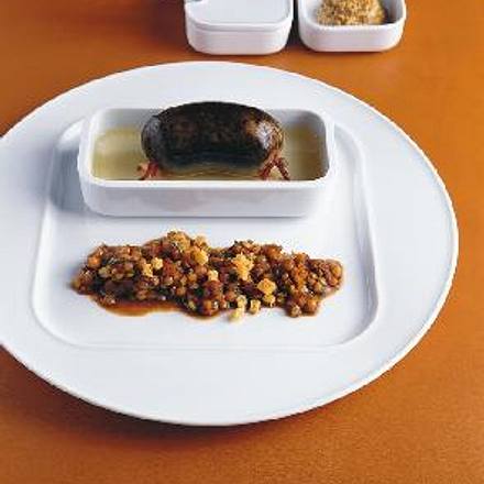 Berliner Blutwurst mit Linsen–Brotsalat á la Kolja Kleeberg Rezept