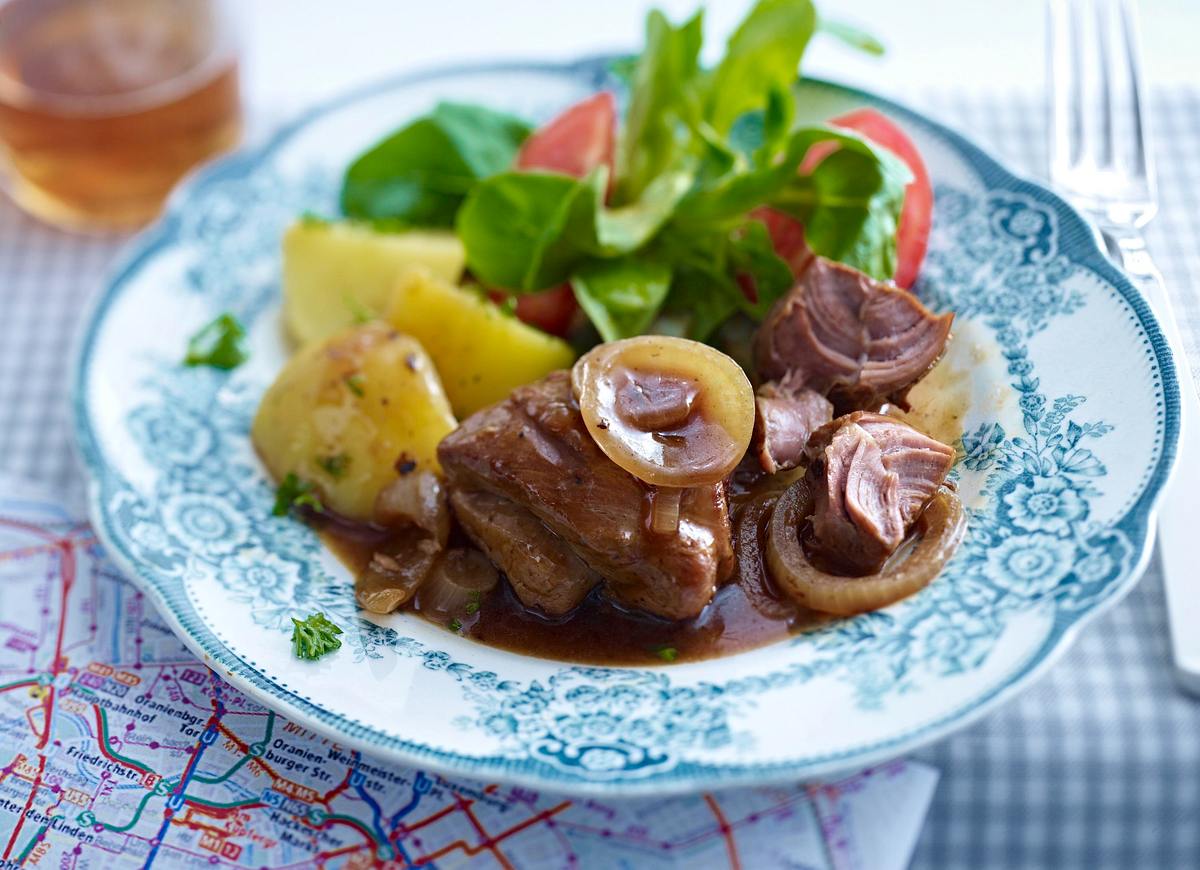 Berliner Bollenfleisch mit Petersilienkartoffeln Rezept