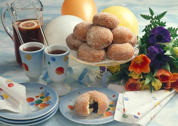Berliner mit Pflaumenmusfüllung Rezept Berliner mit Pflaumenmusfüllung Rezept