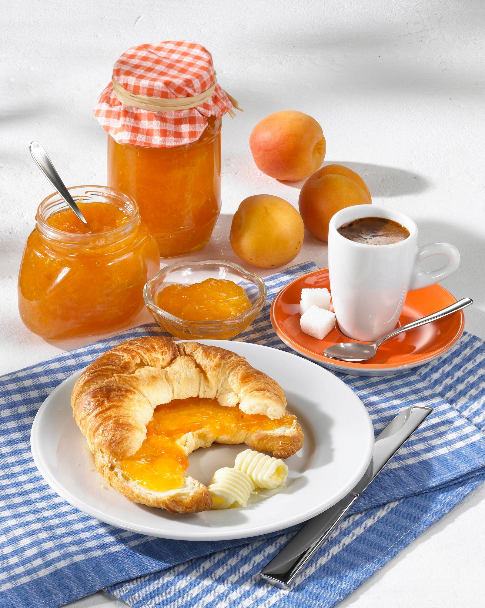 Beschwipste Aprikosen-Konfitüre Rezept | LECKER Beschwipste Aprikosen-Konfitüre Rezept | LECKER