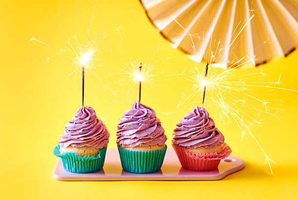 Beschwipste Prosecco-Cupcakes mit Heidelbeer-Frosting Rezept Beschwipste Prosecco-Cupcakes mit Heidelbeer-Frosting Rezept