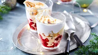 Beschwipstes Stollentrifle mit Himbeeren Rezept - Foto: LECKER @ Bauer Media Group Beschwipstes Stollentrifle mit Himbeeren Rezept - Foto: LECKER @ Bauer Media Group