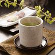 Bester grüner Tee in einem Becher - Foto: iStock/Gyro